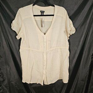 Torrid NWT ivory shirt. Size 0